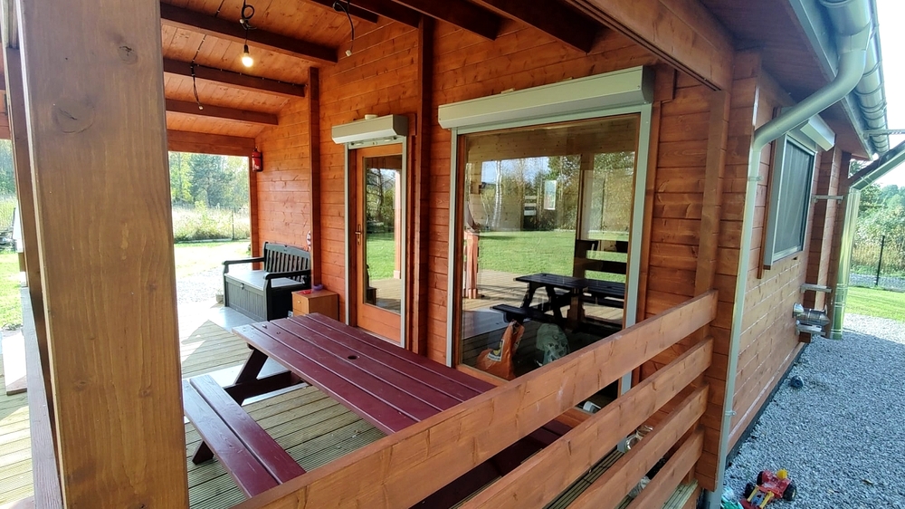 Drewniany domek na letnisko.