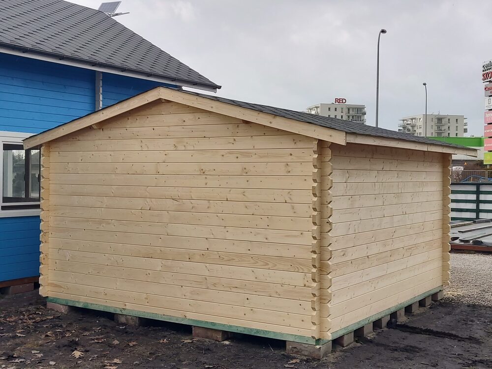 Drewniany domek ogrodowy.