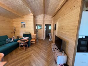 Wnętrze drewnianego domu.