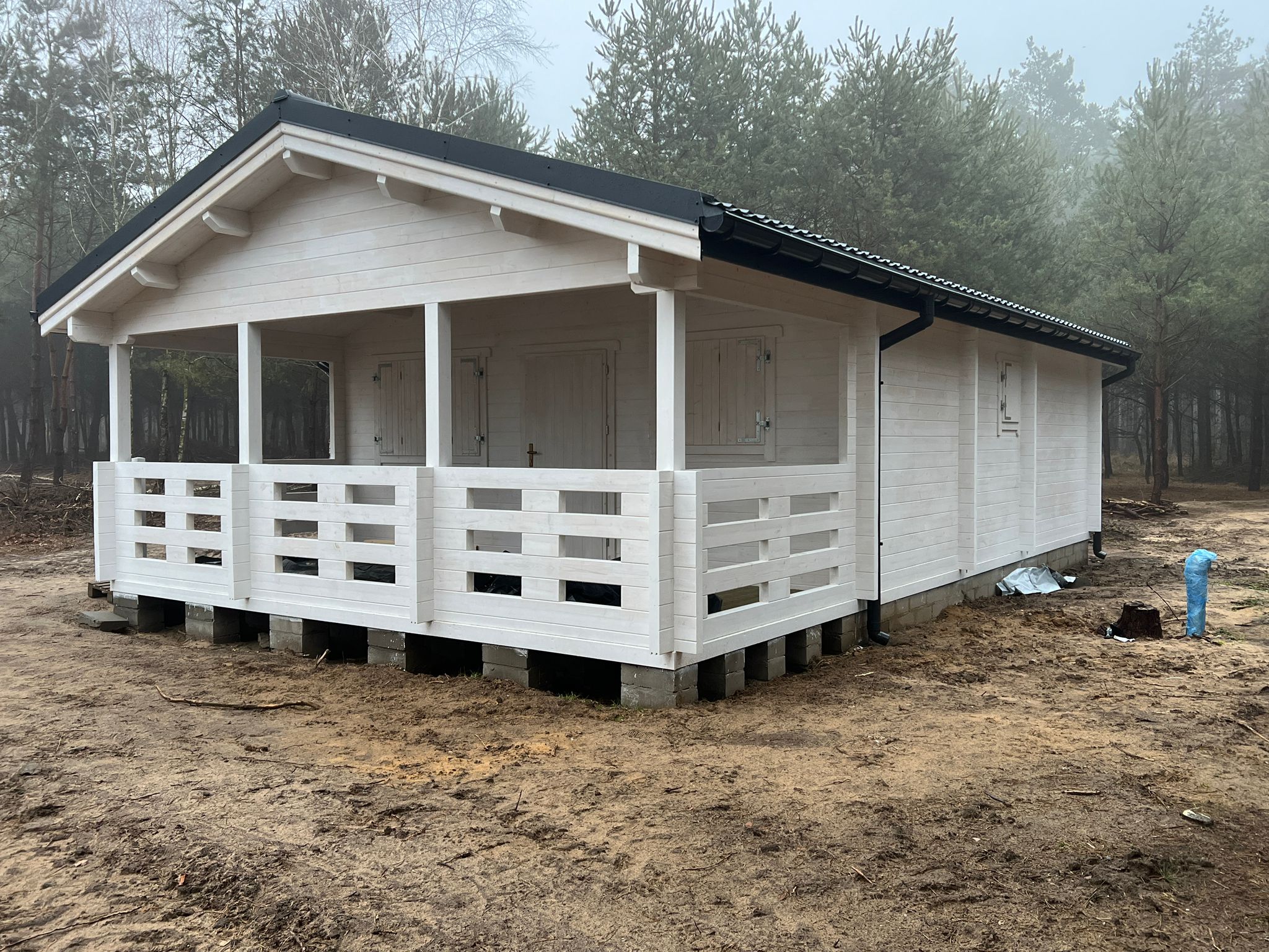 Drewniany domek na wsi.