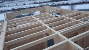 Drewniany szkielet budynku.