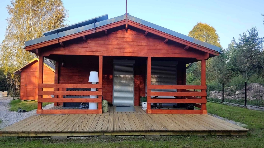 Drewniany domek na wsi.