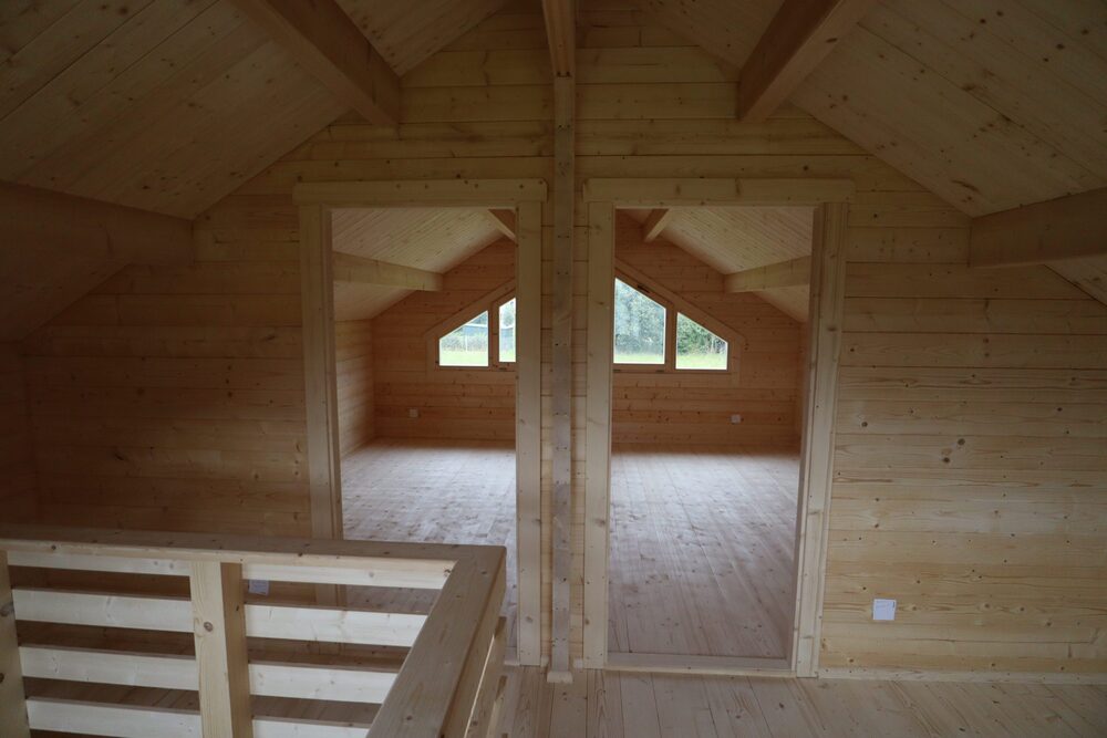 Wnętrze drewnianego domu.