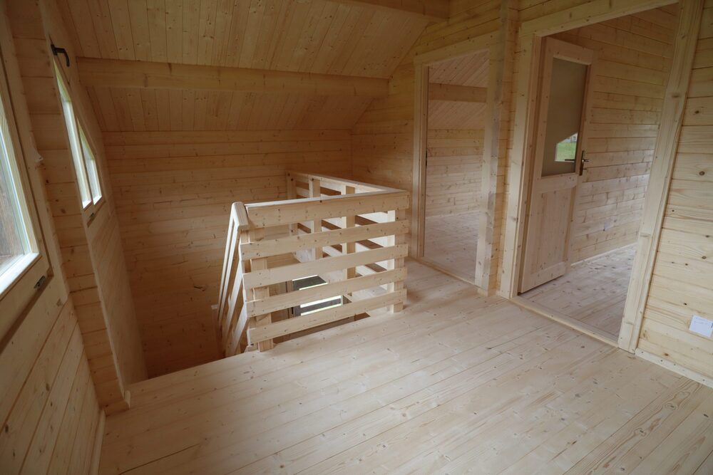 Wnętrze drewnianego domu.
