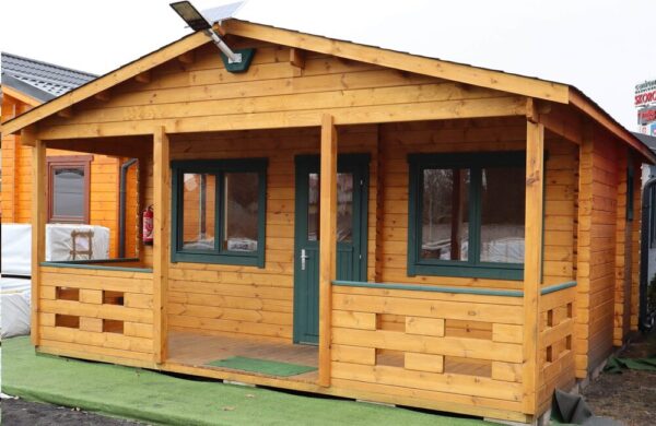 Drewniany domek ogrodowy.