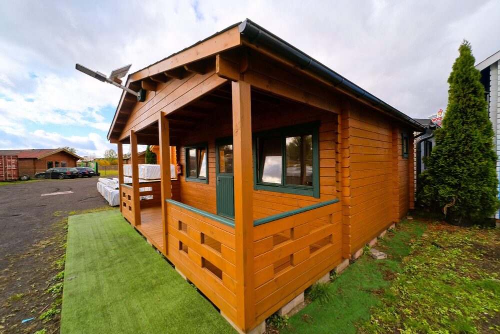 Drewniany domek ogrodowy.