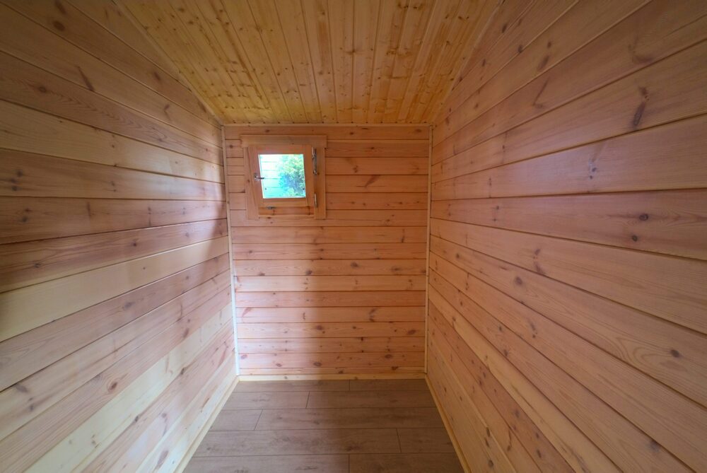 Drewniana wnętrze budynku.