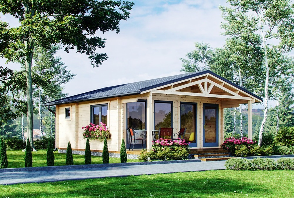 Drewniany dom z werandą i kwiatami.