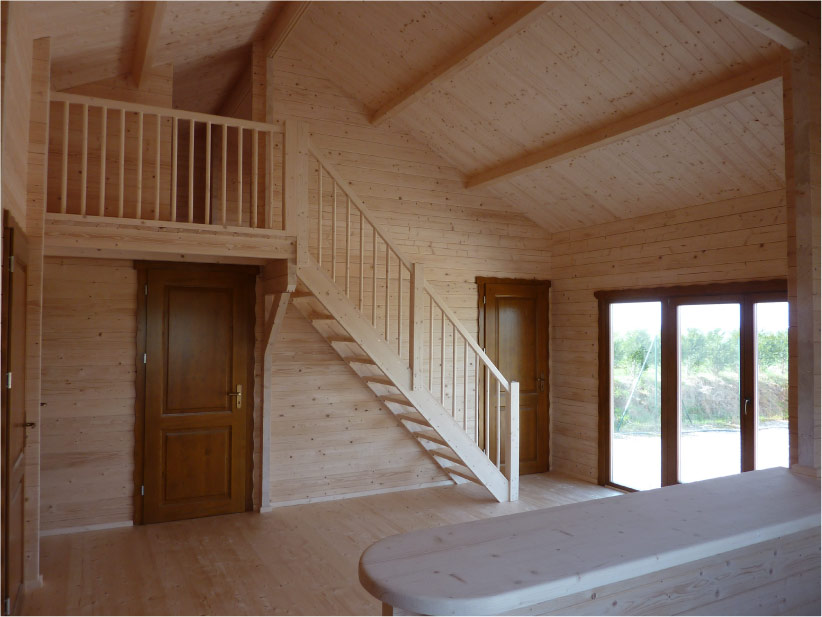 Wnętrze drewnianego domu.