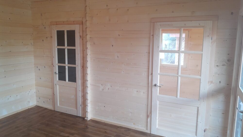 Pomieszczenie drewniane.