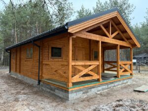 Drewniany domek rekreacyjny.