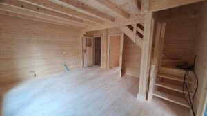 Drewniane wnętrze budynku