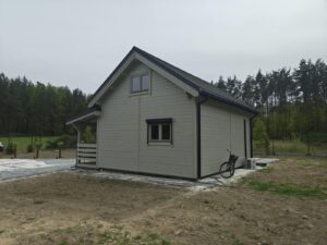 Nowoczesny dom z werandą.