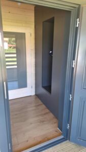 Taras, drewniana podłoga, wejście.