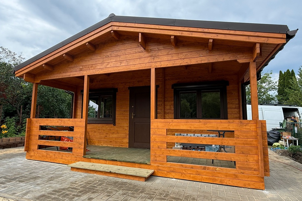 Drewniany domek ogrodowy.
